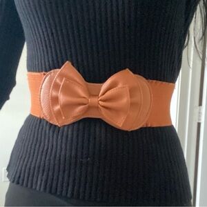 Brown faux leather bow belt